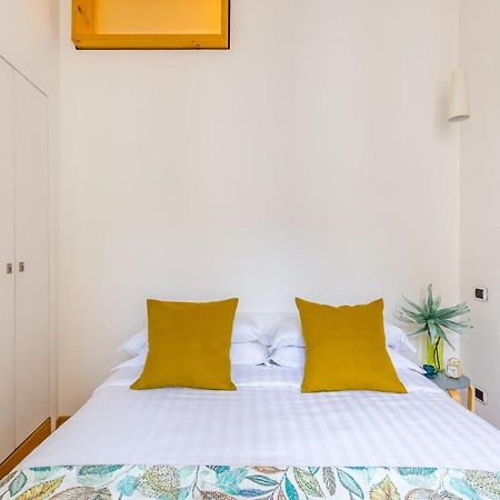 Starhost - Terazza Barbuti Apartment ซาแลร์โน ภายนอก รูปภาพ