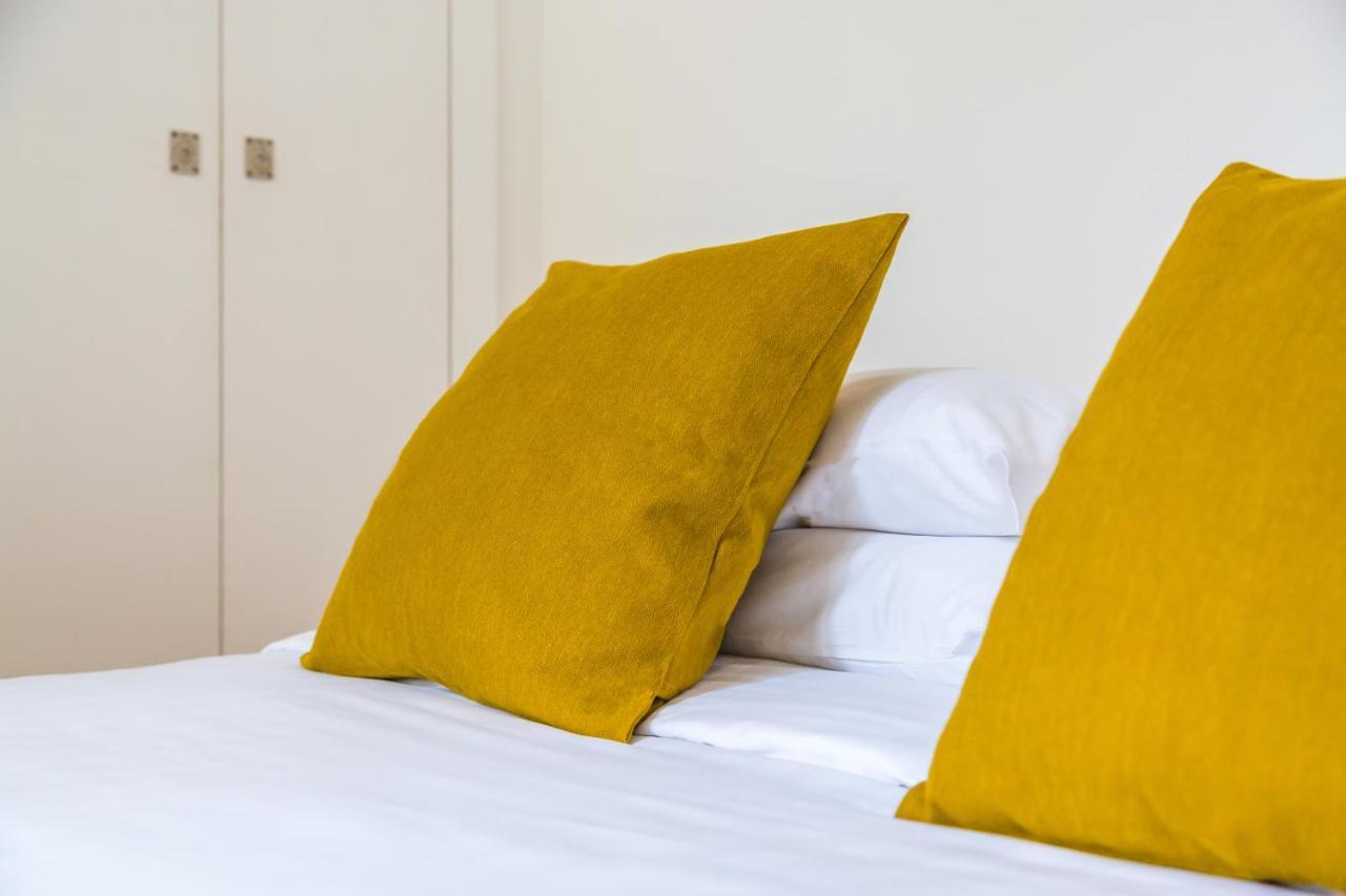 Starhost - Terazza Barbuti Apartment ซาแลร์โน ภายนอก รูปภาพ