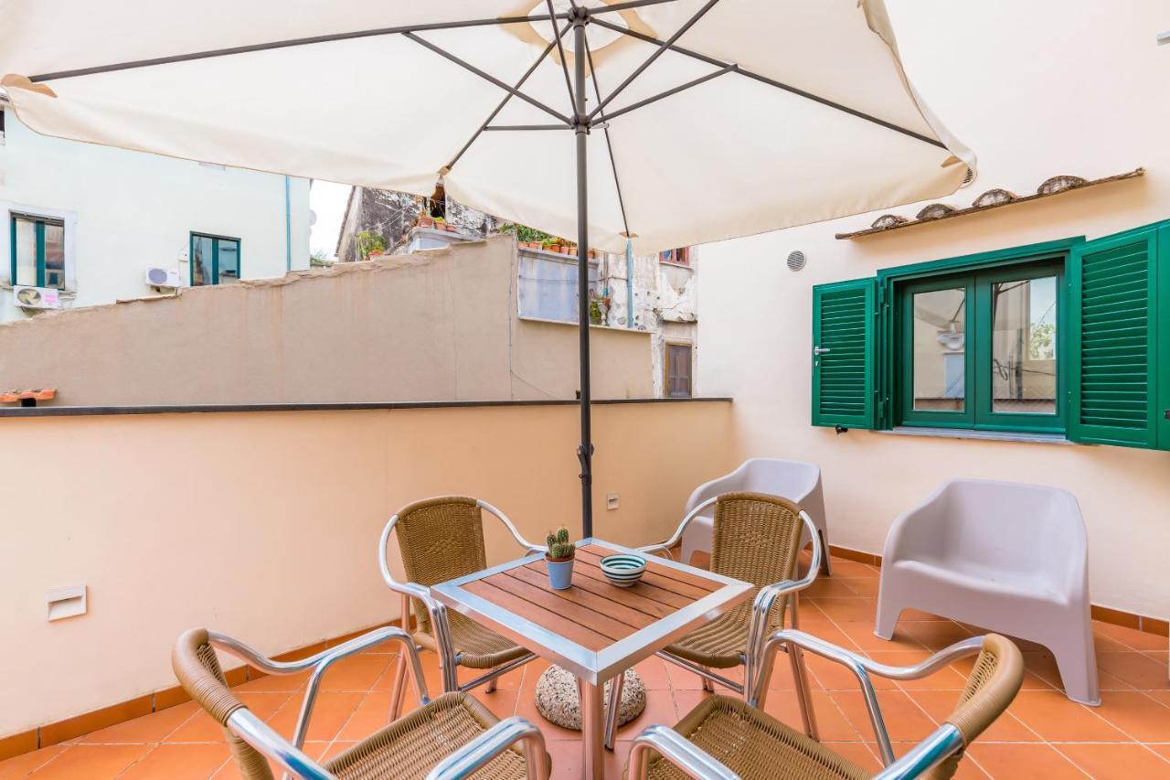 Starhost - Terazza Barbuti Apartment ซาแลร์โน ภายนอก รูปภาพ