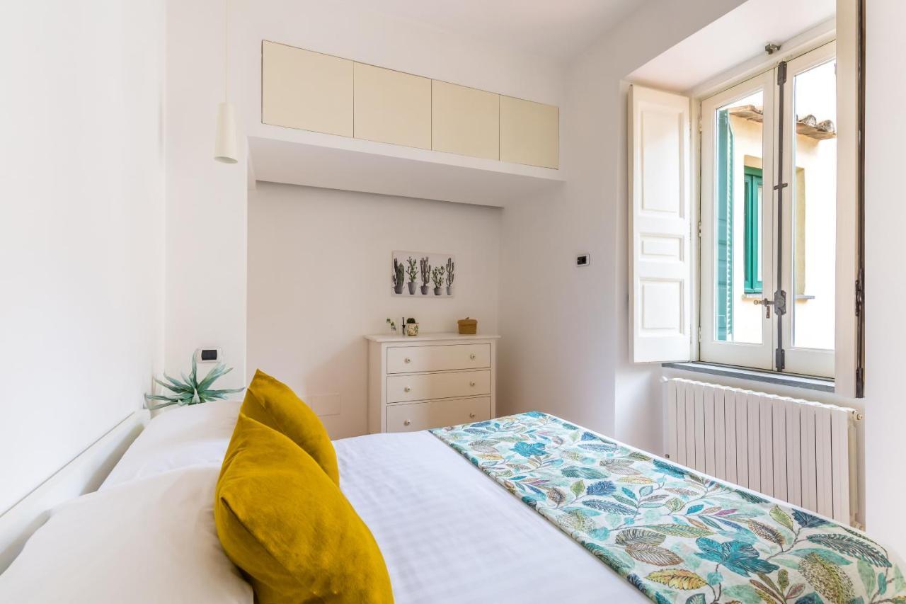 Starhost - Terazza Barbuti Apartment ซาแลร์โน ภายนอก รูปภาพ