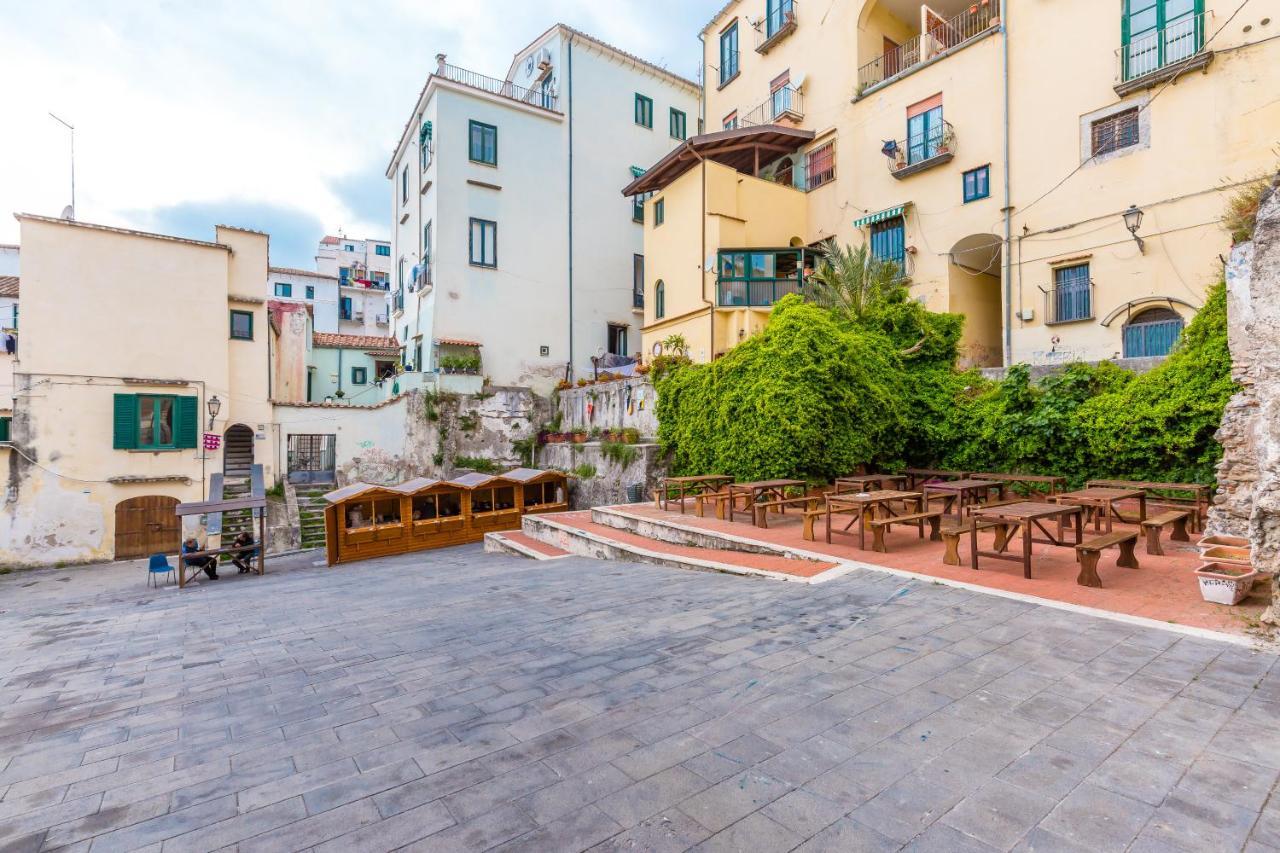 Starhost - Terazza Barbuti Apartment ซาแลร์โน ภายนอก รูปภาพ